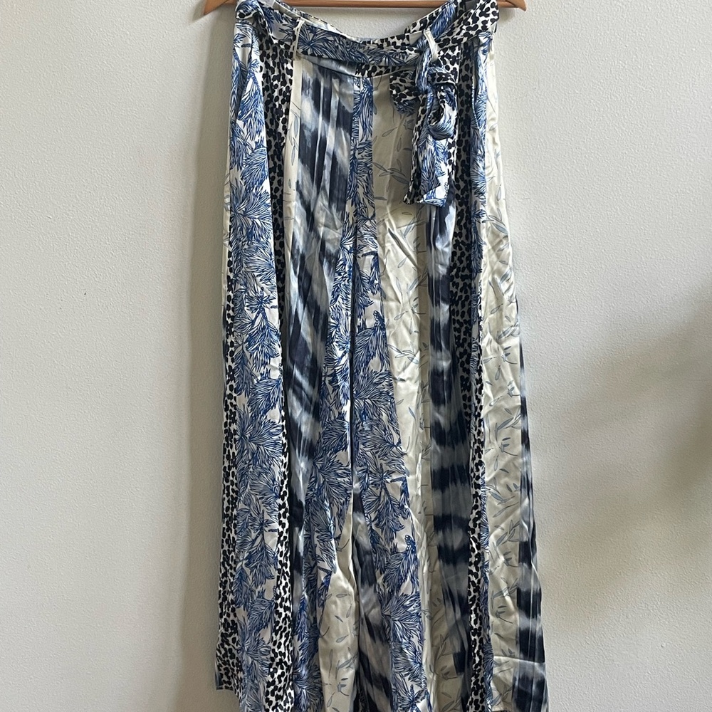 Banana Republic Blue and White Silk Pants